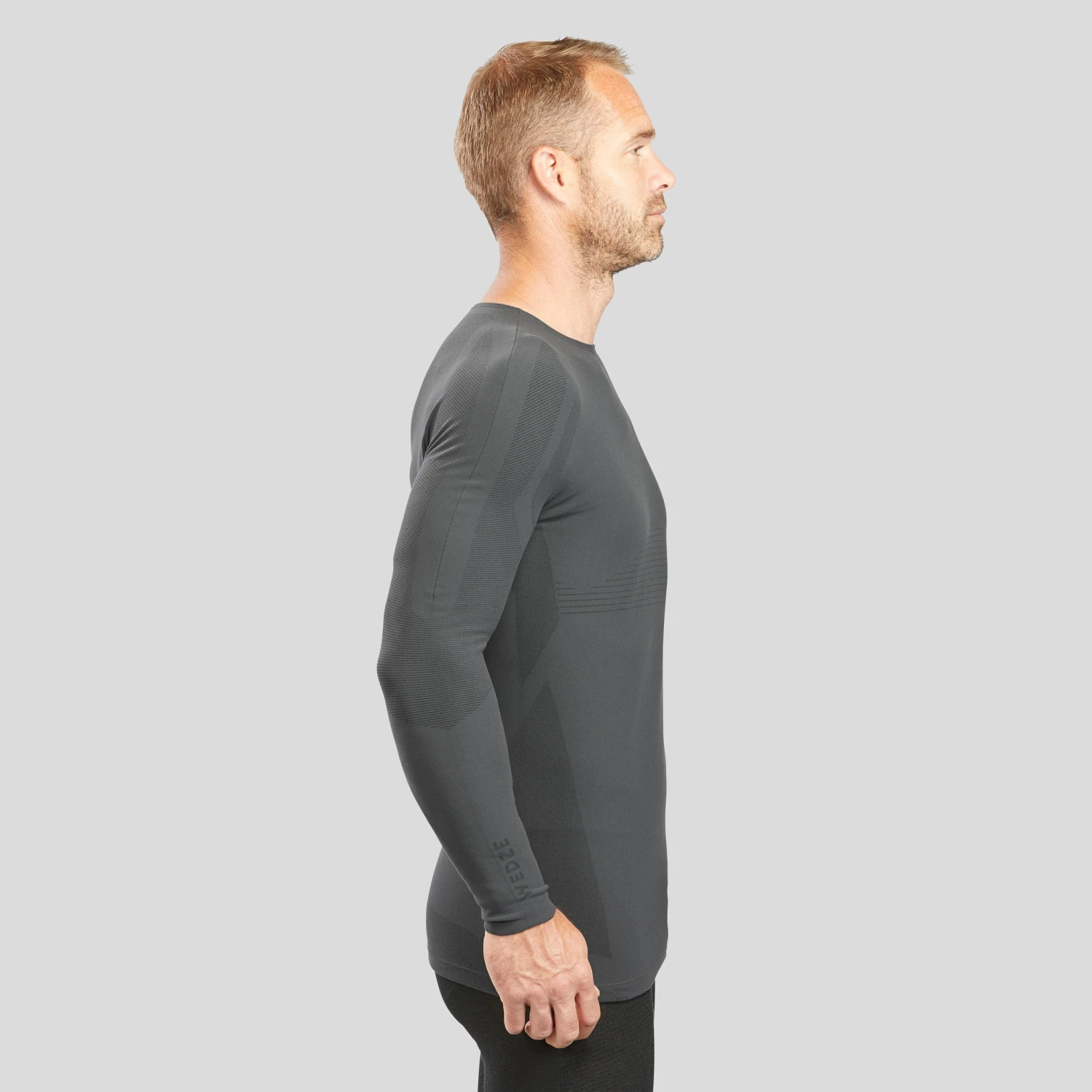 WEDZE Men's Ski 980 Base Layer Ultra-breathable Top 4 WEDZE Men's Ski 980 Base Layer Ultra-breathable Top - Image 4